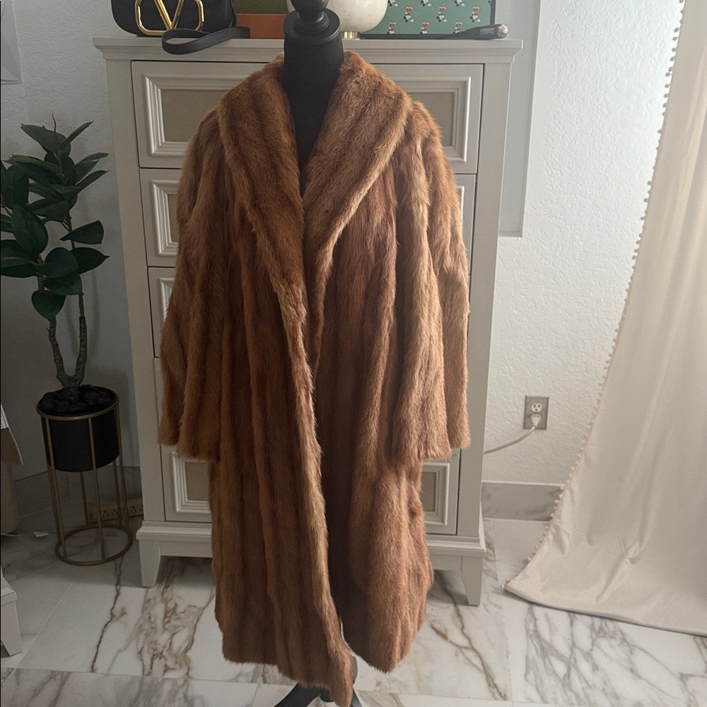Elegant Brown Fur Coat - Picture 3 of 10